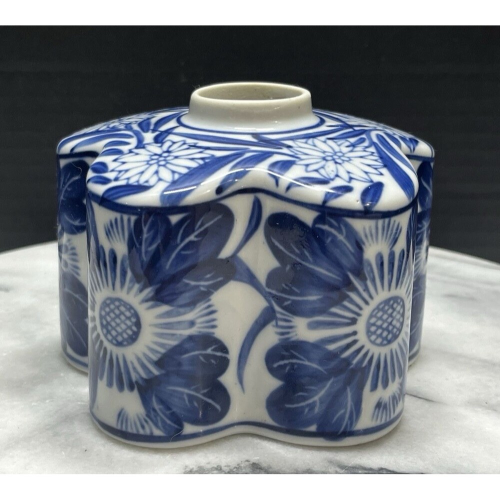Vtg Nantucket Chinese Porcelain Clover Shape Blue White Floral Ginger Jar No Lid